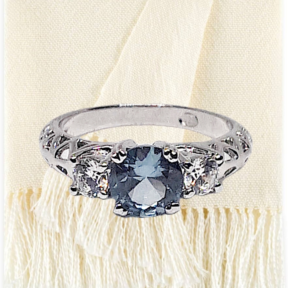 Sterling Silver Ring w/Blue CZ Center Stone & Small Round CZ Stone on Each Side